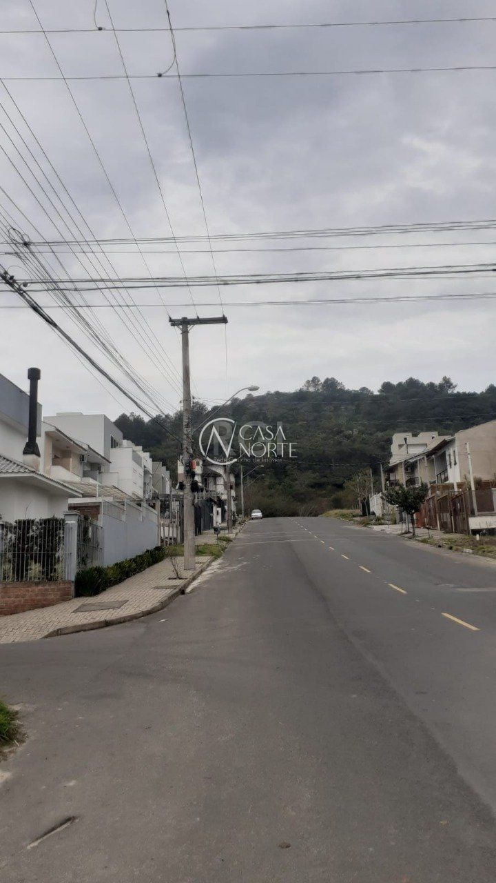 Terreno à venda  com 180m², Rua Irmão Jaime Biazus no bairro Guarujá em Porto Alegre