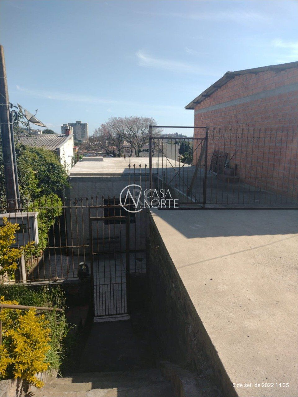 Casa à venda com 2 quartos, 220m², 1 suíte, 2 vagas, Avenida Vicente Monteggia no bairro Cavalhada em Porto Alegre