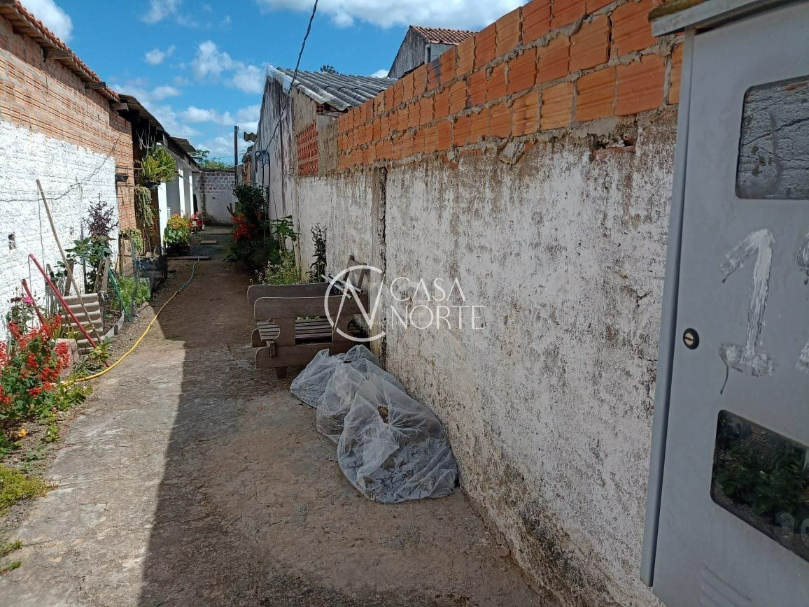 Casa à venda com 3 quartos, 140m², 1 suíte, 9 vagas, Rua Emilio Dimari no bairro Ponta Grossa em Porto Alegre