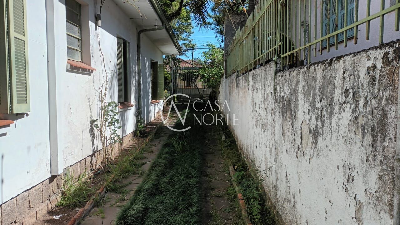 Casa à venda com 3 quartos, 395m², 2 vagas, Rua General Souza Doca no bairro Petrópolis em Porto Alegre