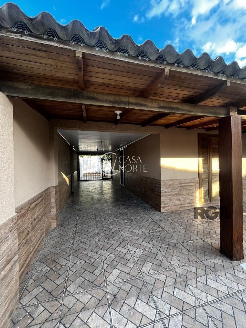 Casa à venda com 3 quartos, 256m², 1 suíte, 5 vagas, Rua Lauro Motta Duarte no bairro Belém Novo em Porto Alegre