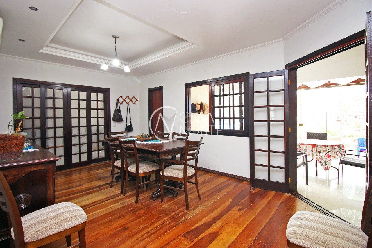 Casa à venda com 4 quartos, 306m², 4 suítes, 6 vagas, Rua Concorde, no bairro Jardim Itu em Porto Alegre