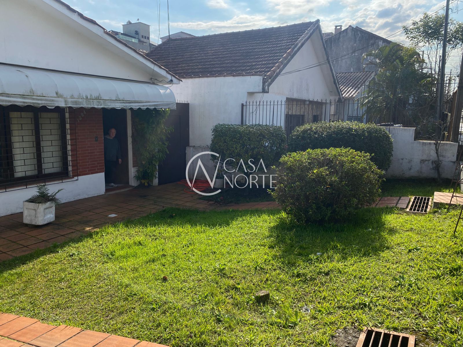 Casa à venda com 3 quartos, 220m², 1 suíte, 2 vagas, Rua Doutor Mário Totta no bairro Tristeza em Porto Alegre