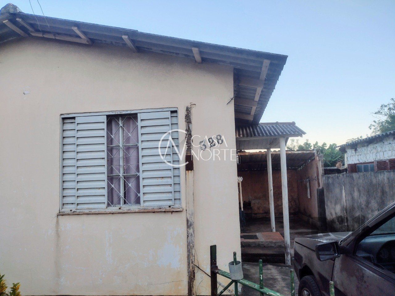 Casa à venda com 1 quarto, 128m², 2 vagas, Rua Ênio de Souza no bairro Vila Nova em Porto Alegre