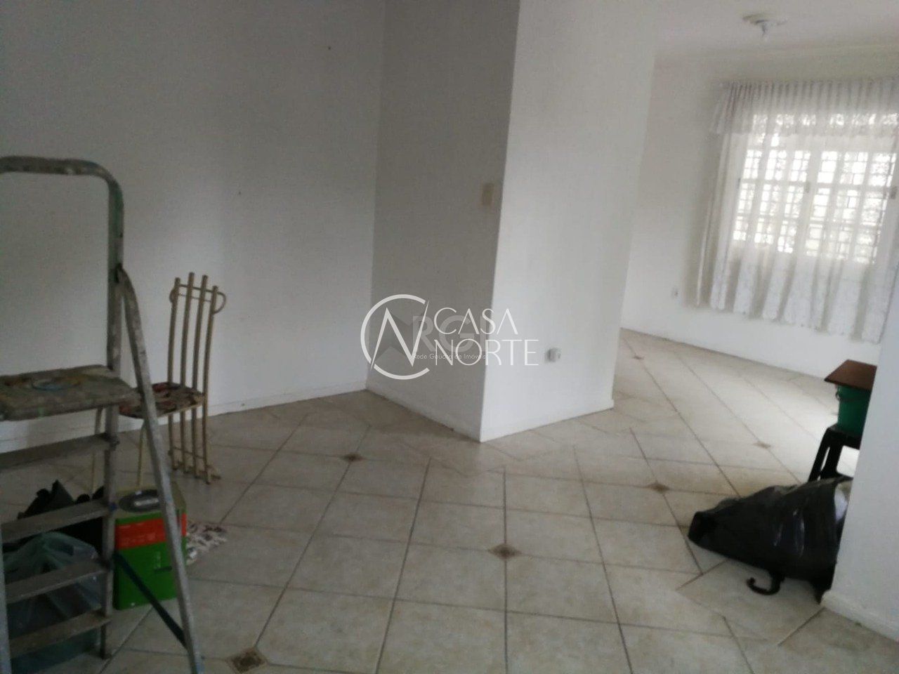 Casa à venda com 3 quartos, 170m², 3 vagas, Rua Cangussu no bairro Nonoai em Porto Alegre