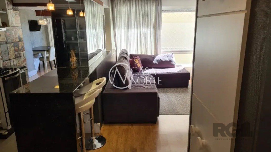 Apartamento à venda com 2 quartos, 79m², 1 suíte, 1 vaga, Avenida Cristóvão Colombo no bairro Floresta em Porto Alegre