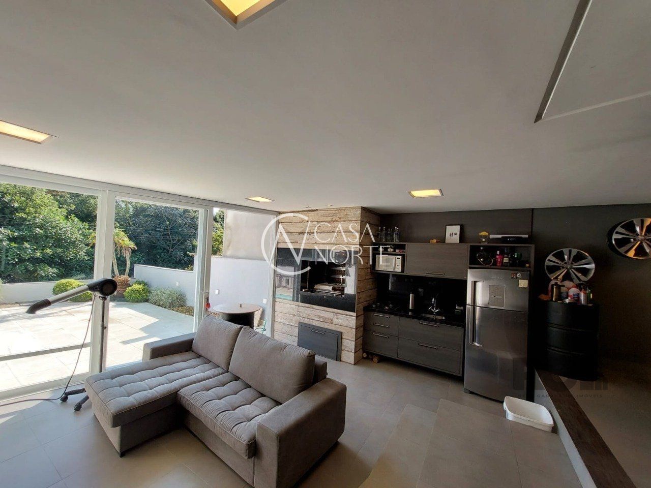 Casa de Condomínio à venda com 3 quartos, 296m², 1 suíte, 3 vagas, Rua Adriano Pereira da Silva no bairro Vila Nova em Porto Alegre