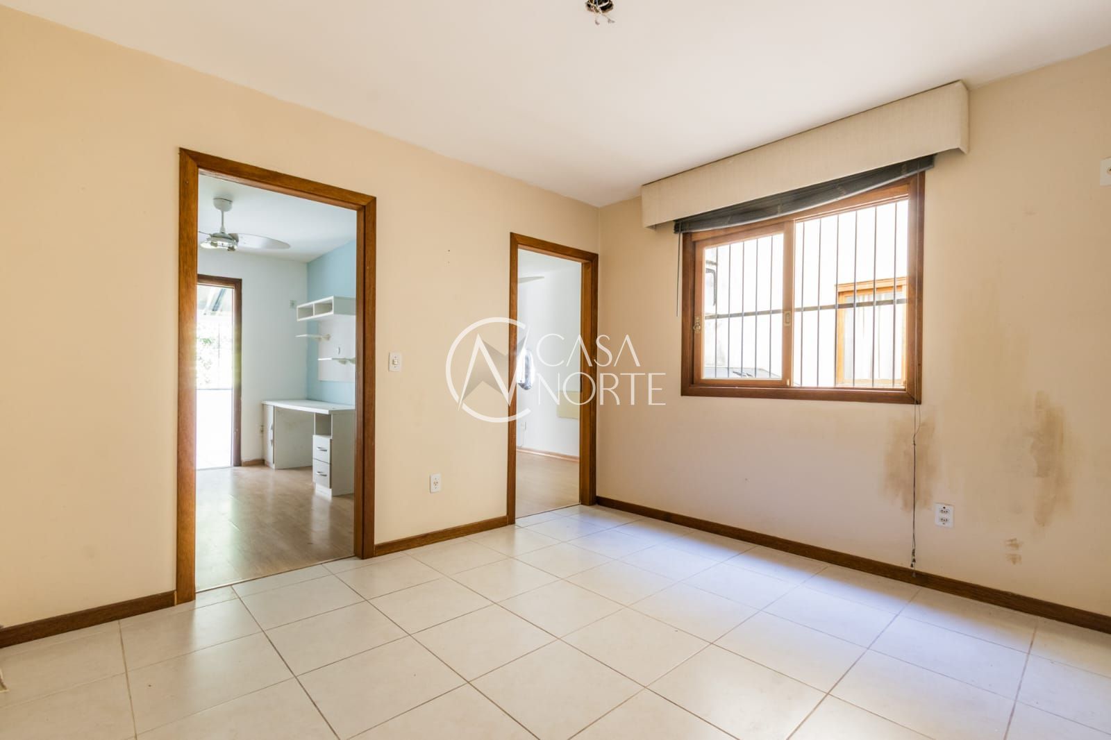 Casa à venda com 3 quartos, 227m², 1 suíte, 2 vagas, Rua Doutor Ernesto Ludwig, no bairro Chácara das Pedras em Porto Alegre