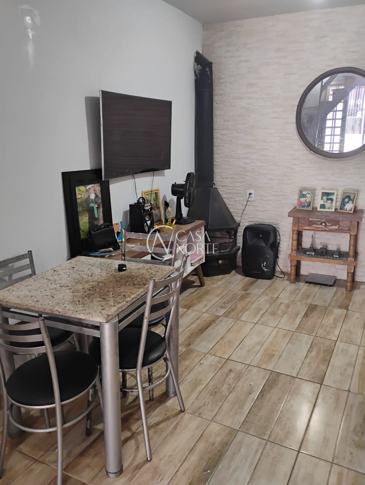 Casa à venda com 2 quartos, 70m², 1 vaga, Rua Orestes Pianta no bairro Camaquã em Porto Alegre