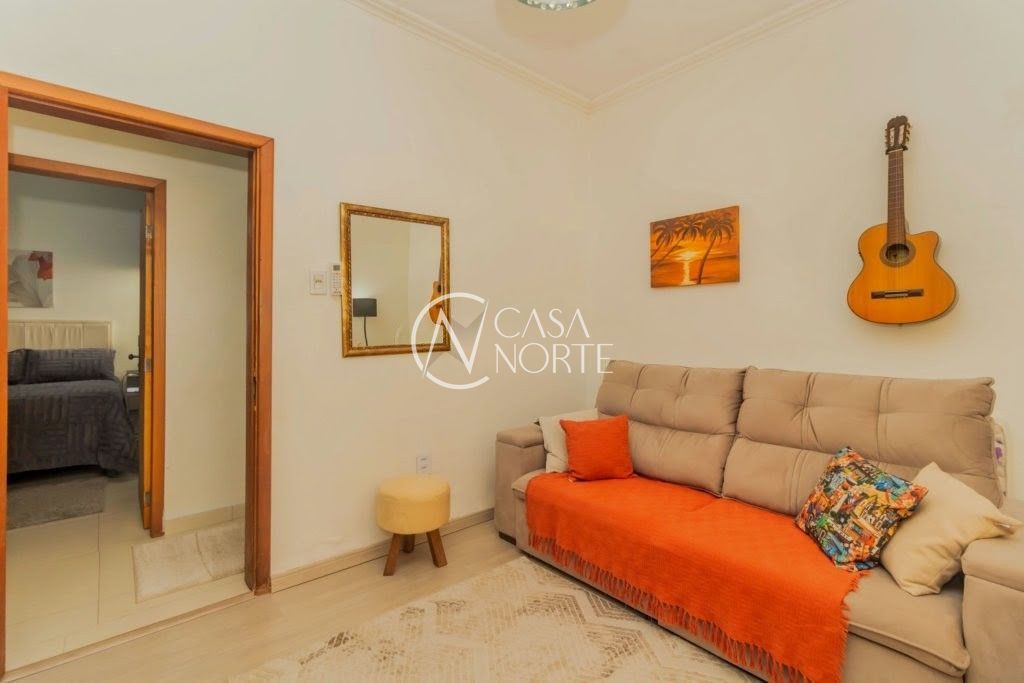 Casa à venda com 3 quartos, 156m², 4 vagas, Rua Santa Flora no bairro Nonoai em Porto Alegre