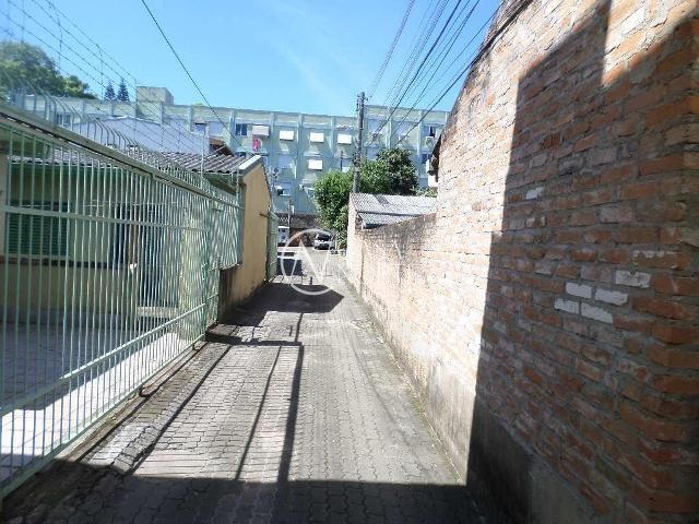 Casa à venda com 3 quartos, 232m², 3 vagas, Rua Padre João Batista Reus no bairro Camaquã em Porto Alegre