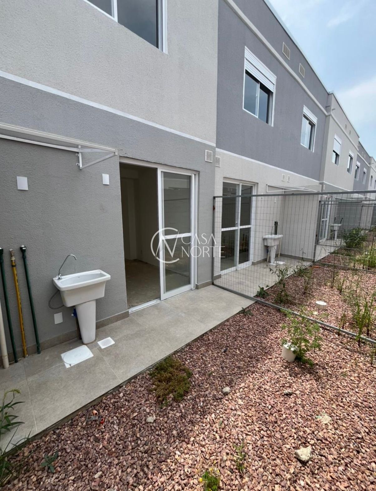 Casa de Condomínio à venda com 2 quartos, 87m², 1 vaga, Estrada Cristiano Kraemer no bairro Vila Nova em Porto Alegre