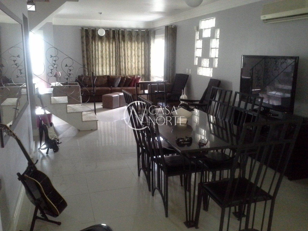 Casa à venda com 3 quartos, 272m², 1 suíte, 2 vagas, Rua Guatambu no bairro Hípica em Porto Alegre