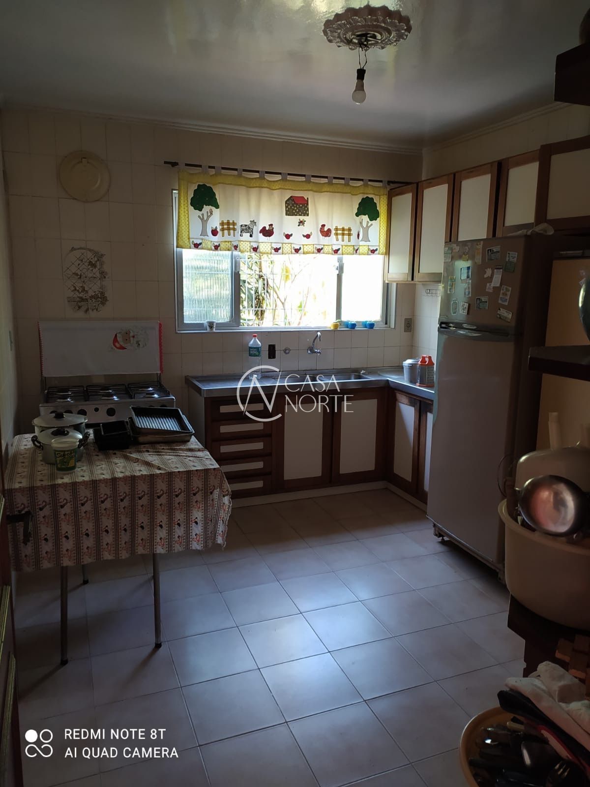 Casa à venda com 4 quartos, 351m², 8 vagas, Rua Irmã Ambrósio no bairro Jardim Carvalho em Porto Alegre