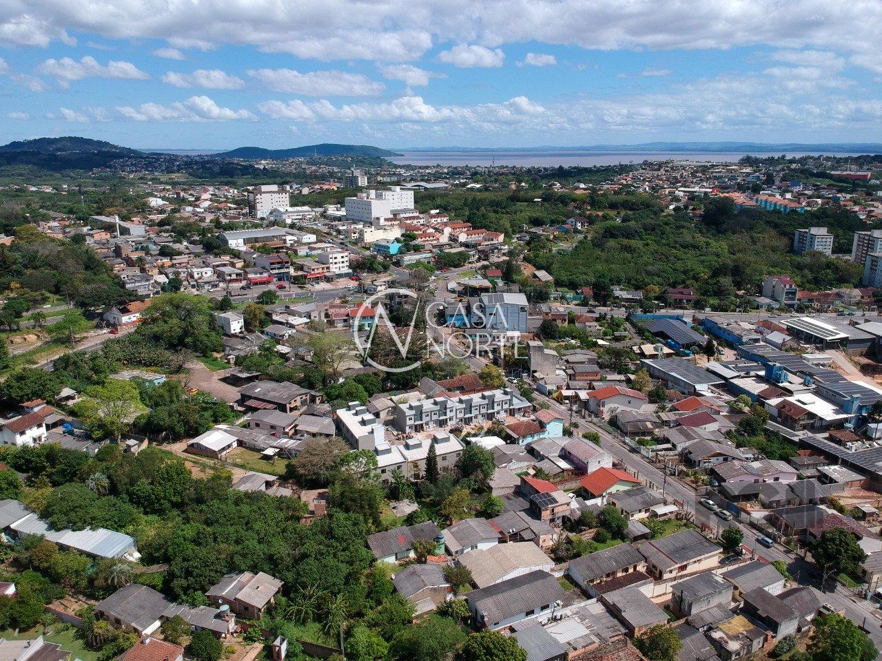 Casa de Condomínio à venda com 2 quartos, 56m², 1 vaga, Rua Miguel Ascoleze no bairro Vila Nova em Porto Alegre