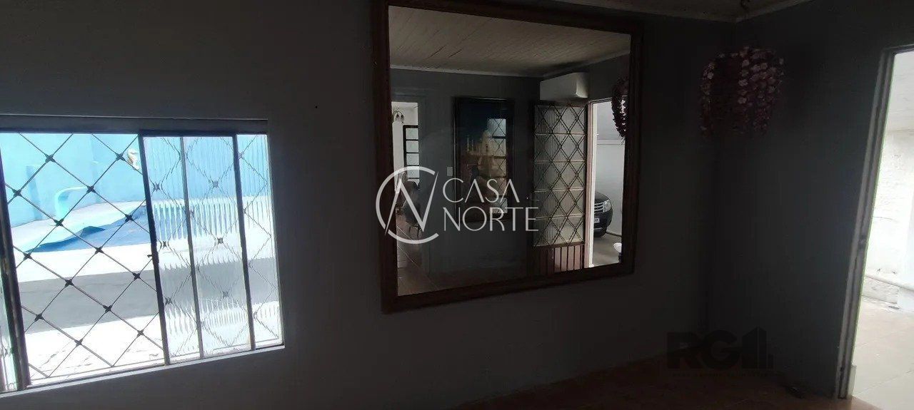 Casa à venda com 2 quartos, 300m², 3 vagas, Avenida Faria Lobato no bairro Sarandi em Porto Alegre