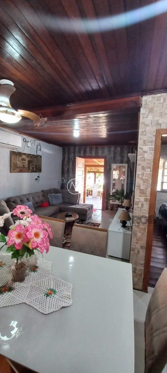 Casa à venda com 3 quartos, 120m², 2 vagas, Rua D no bairro Lami em Porto Alegre