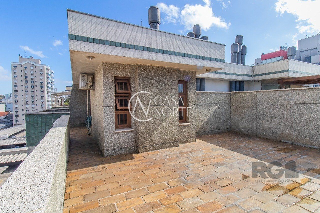 Cobertura à venda com 4 quartos, 243m², 2 suítes, 2 vagas, Rua São Francisco no bairro Santana em Porto Alegre