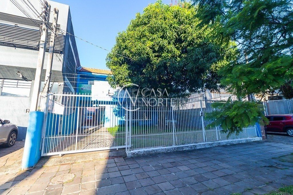 Casa à venda com 9 quartos, 354m², 5 vagas, Avenida Amazonas no bairro São Geraldo em Porto Alegre