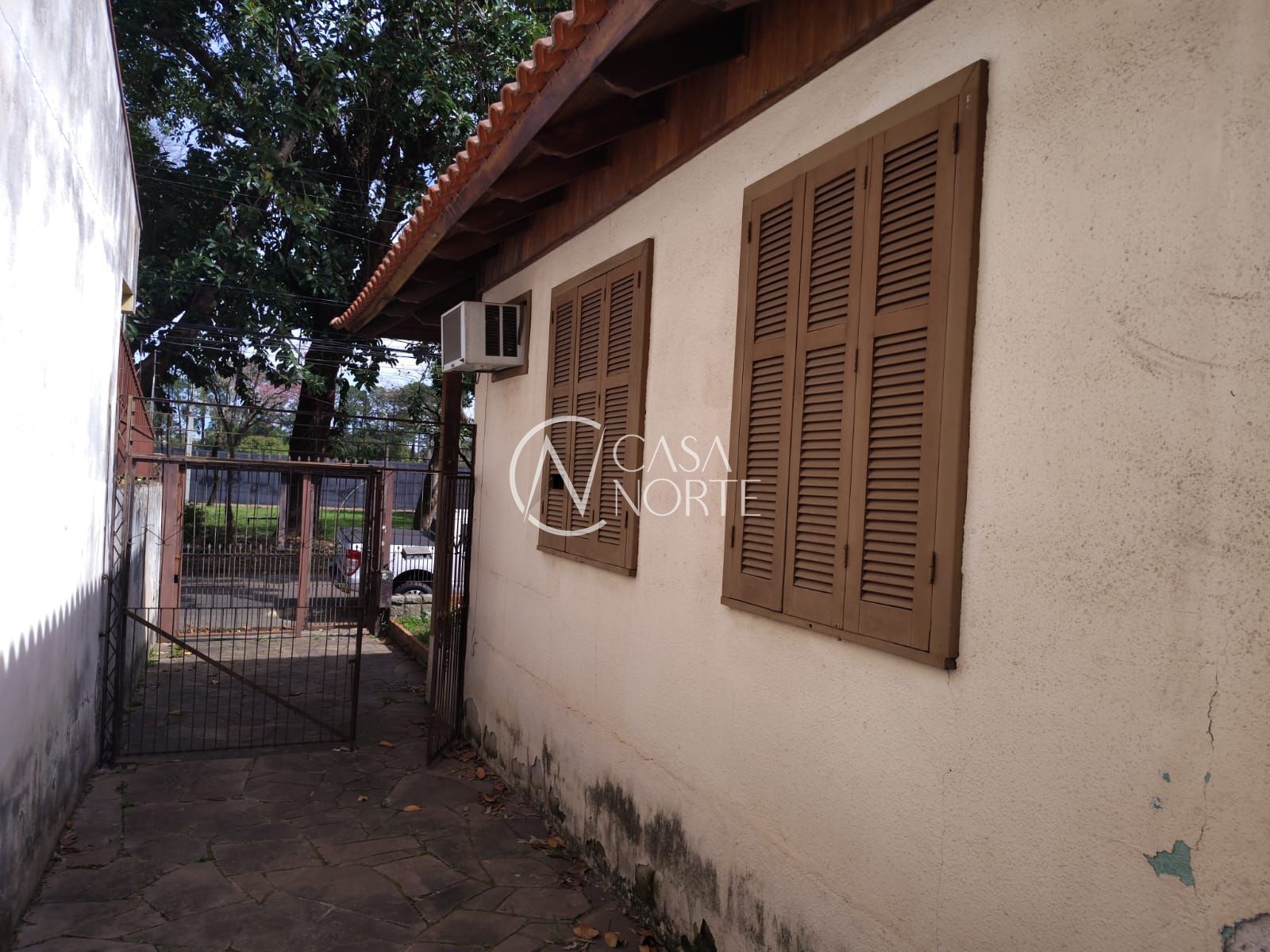 Casa à venda com 3 quartos, 150m², 2 vagas, Avenida Carneiro da Fontoura no bairro Jardim São Pedro em Porto Alegre