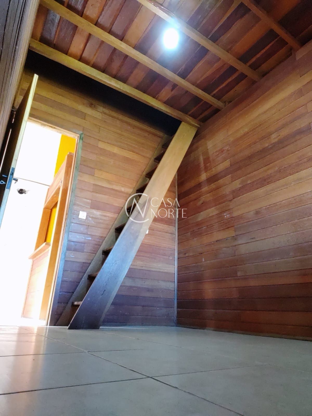 Casa à venda com 3 quartos, 70m², 2 vagas, Rua Professora Ziláh Totta no bairro Jardim Leopoldina em Porto Alegre