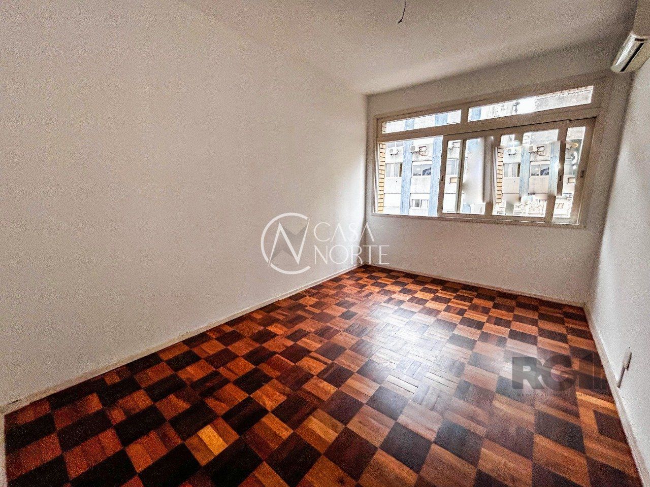 Apartamento à venda com 3 quartos, 202m², 1 suíte, 1 vaga, Rua Duque de Caxias no bairro Centro Histórico em Porto Alegre