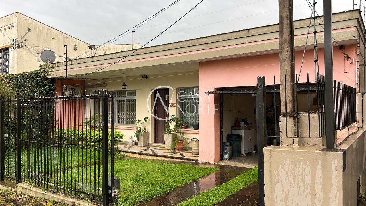 Casa à venda com 4 quartos, 300m², 5 vagas, Avenida Clemenciano Barnasque no bairro Teresópolis em Porto Alegre