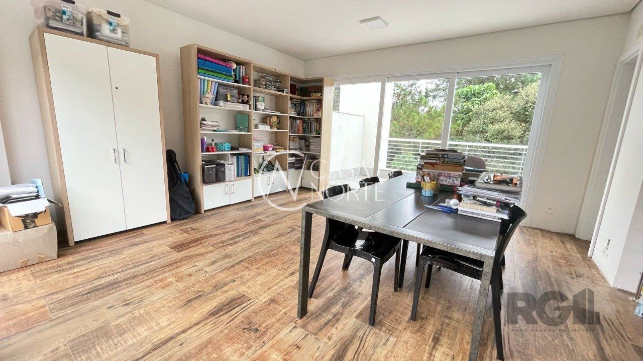 Casa de Condomínio à venda com 3 quartos, 438m², 3 suítes, 2 vagas, Rua Doutor Ney de Castilhos Ferreira no bairro Pedra Redonda em Porto Alegre