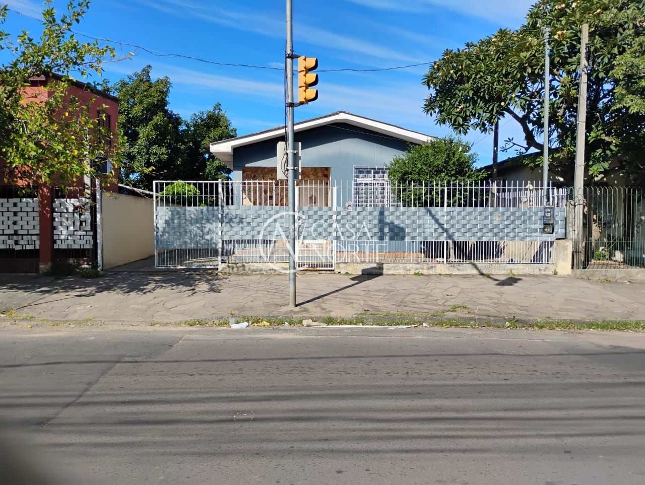 Casa à venda com 3 quartos, 110m², 3 vagas, Rua Arapei no bairro Cristal em Porto Alegre