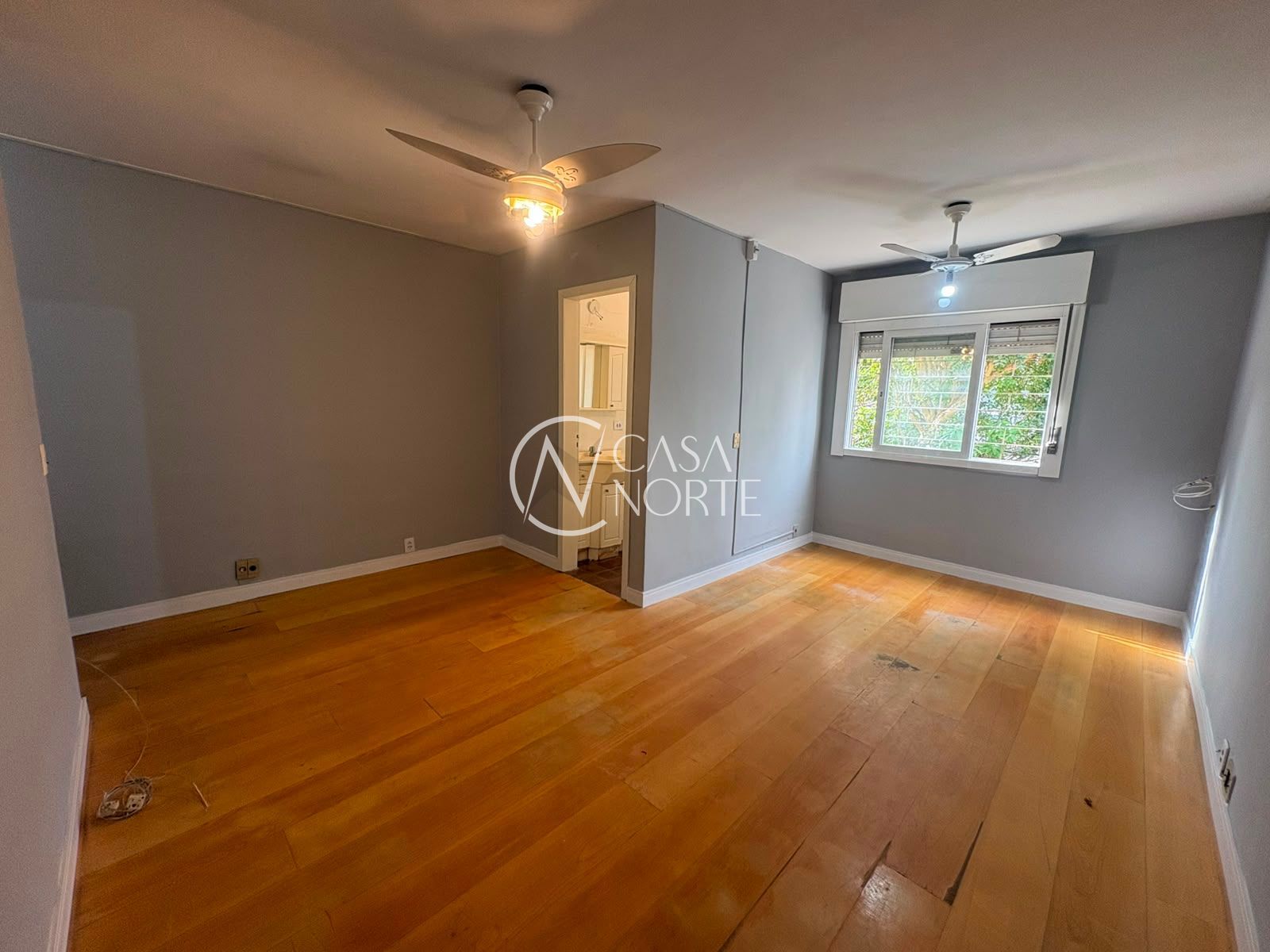 Apartamento à venda , 30m², 1 vaga, Rua Domingos Crescêncio no bairro Santana em Porto Alegre