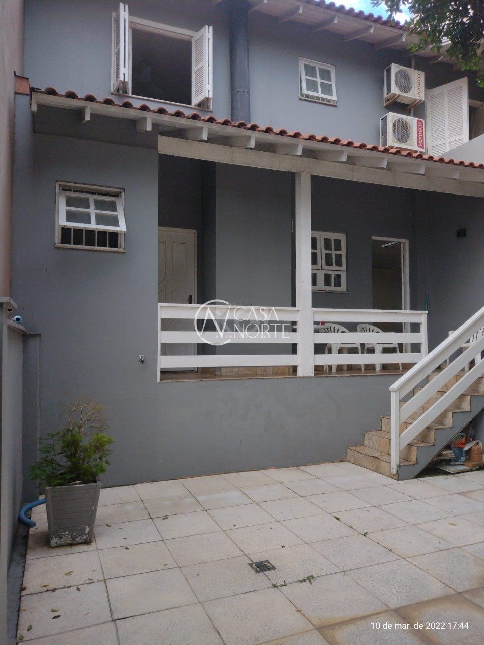 Casa à venda com 3 quartos, 210m², 1 suíte, 2 vagas, Rua Antônio Delapieve no bairro Mário Quintana em Porto Alegre