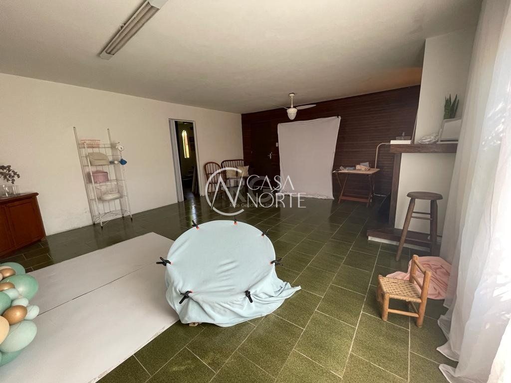 Casa à venda com 5 quartos, 400m², 3 suítes, 4 vagas, Rua Engenheiro Tito Marques Fernandes, no bairro Ipanema em Porto Alegre