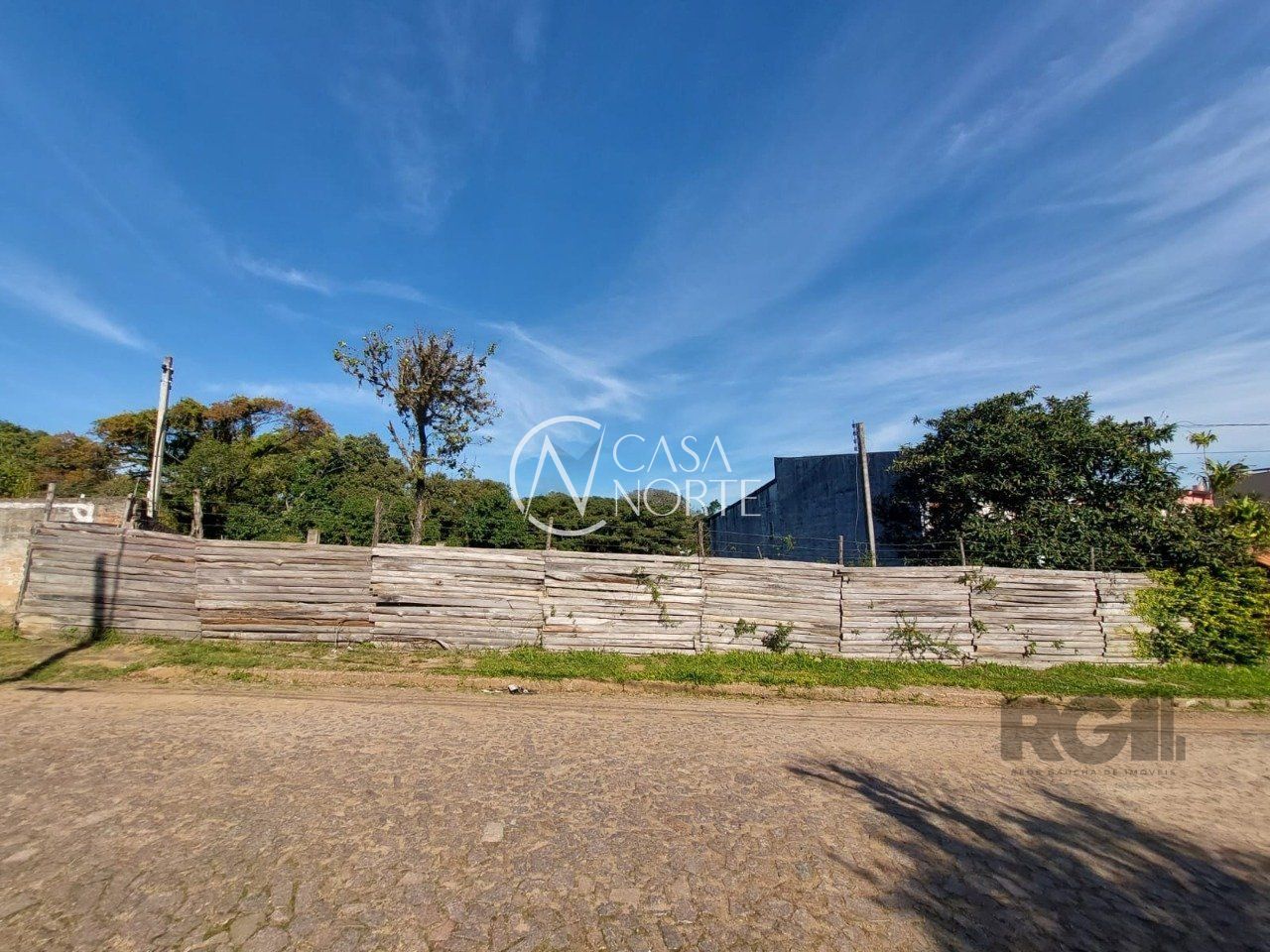 Terreno à venda  com 1360m², Rua Silverio Souto no bairro Teresópolis em Porto Alegre