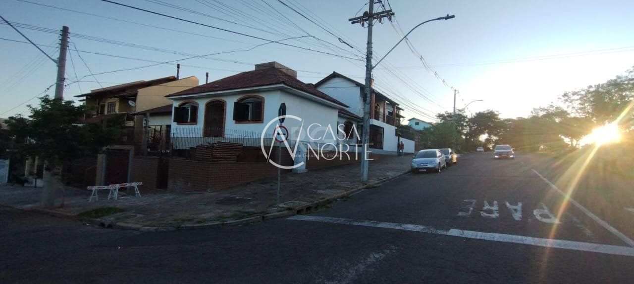 Casa à venda com 4 quartos, 380m², 1 suíte, 4 vagas, Avenida Delmar Rocha Barbosa no bairro Parque Santa Fé em Porto Alegre
