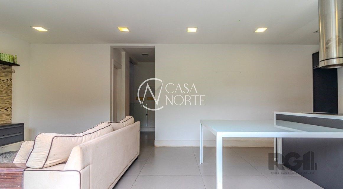 Casa de Condomínio à venda com 4 quartos, 200m², 2 suítes, 4 vagas, Rua Tocantins no bairro Lomba do Pinheiro em Porto Alegre