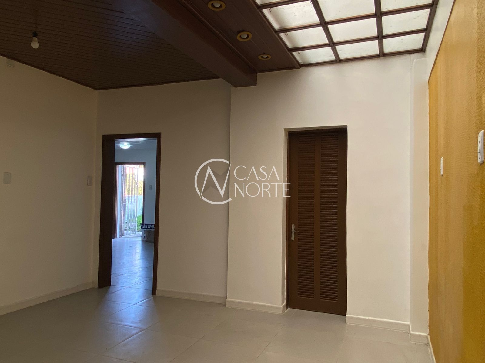 Casa à venda com 3 quartos, 2 suítes, 2 vagas, Rua Doutor Mário Totta no bairro Tristeza em Porto Alegre