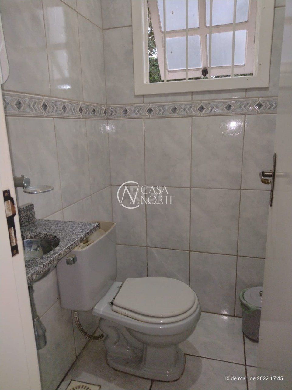 Casa à venda com 3 quartos, 210m², 1 suíte, 2 vagas, Rua Antônio Delapieve no bairro Mário Quintana em Porto Alegre