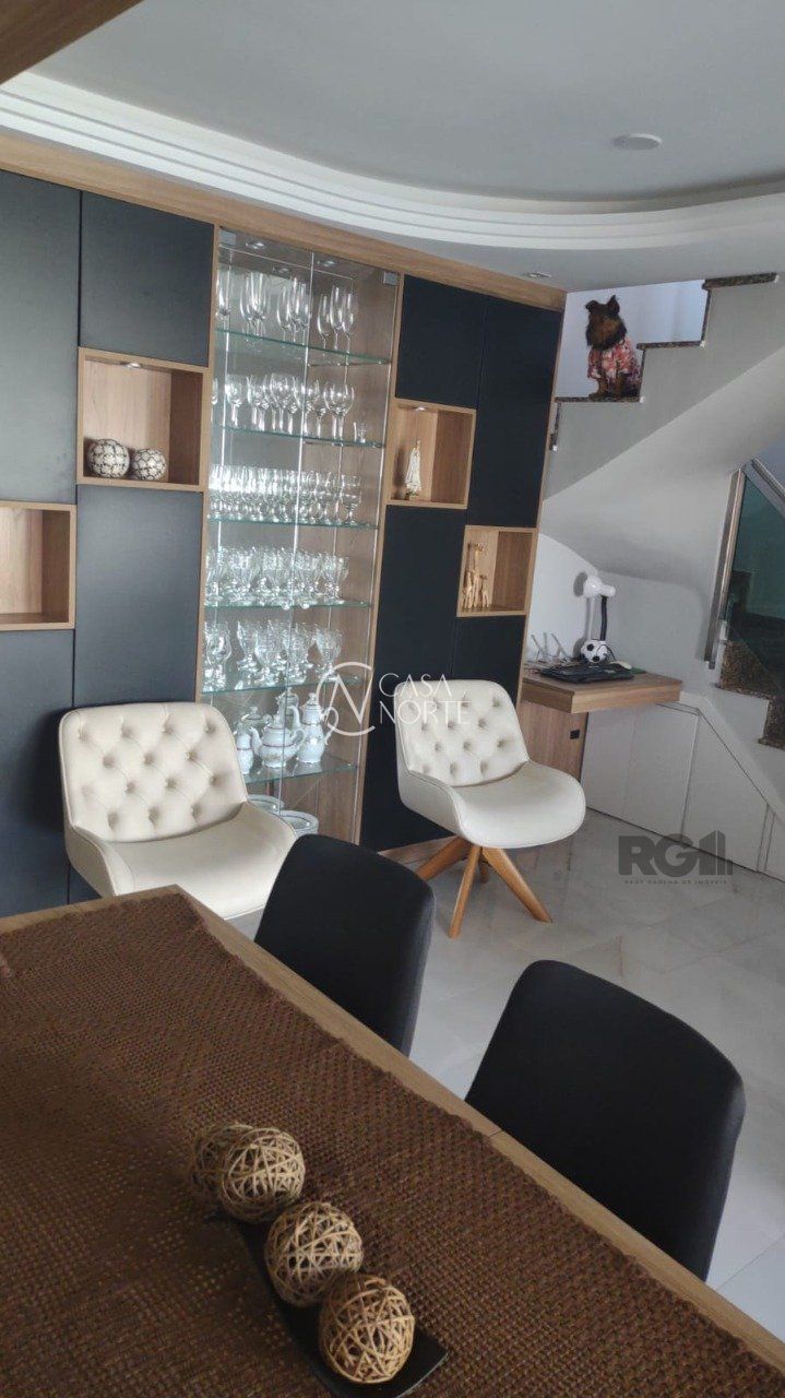 Cobertura à venda com 3 quartos, 166m², 1 suíte, 2 vagas, Rua Coronel Massot no bairro Cristal em Porto Alegre