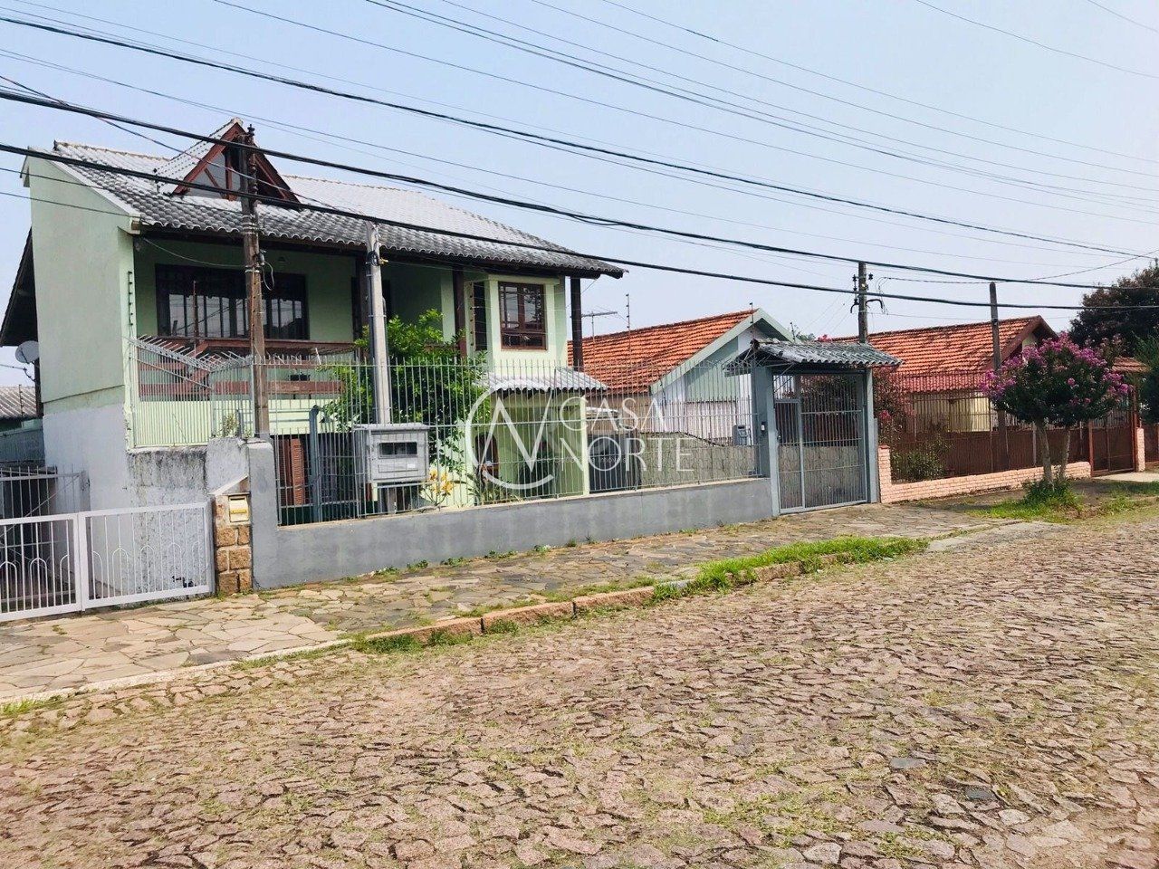 Casa à venda com 6 quartos, 279m², 2 suítes, 3 vagas, Rua Vinte e um de Agosto no bairro Cavalhada em Porto Alegre