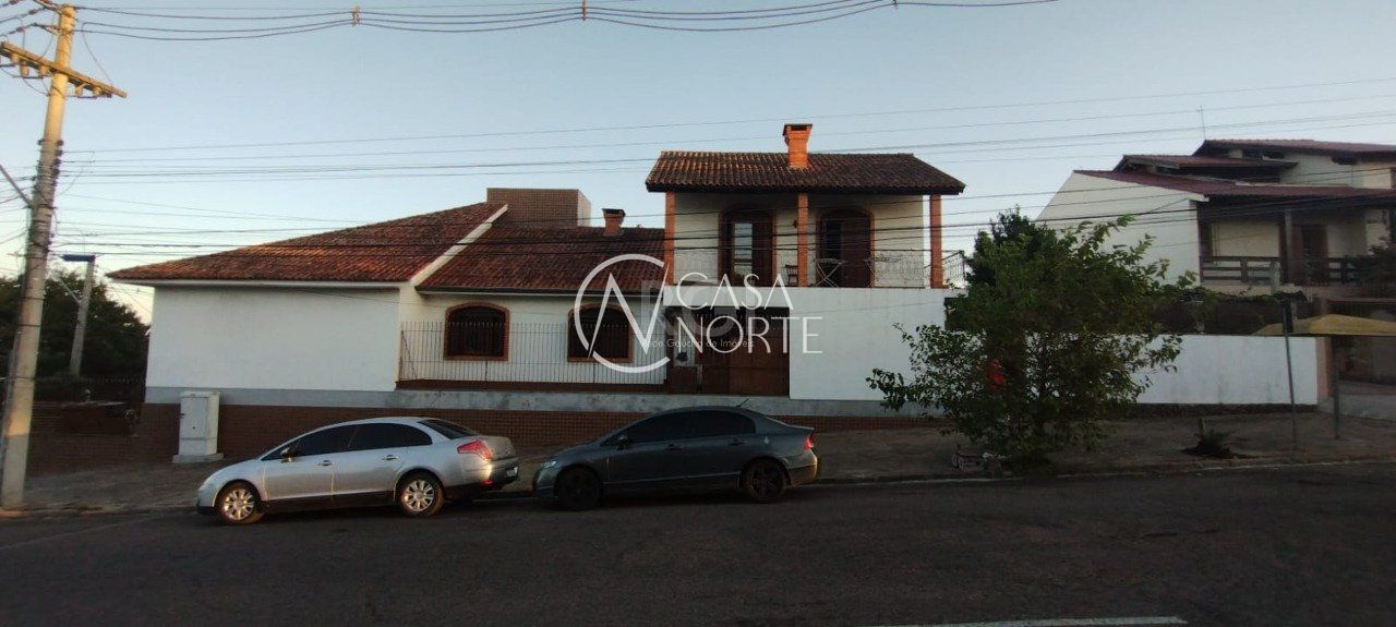 Casa à venda com 4 quartos, 380m², 1 suíte, 4 vagas, Avenida Delmar Rocha Barbosa no bairro Parque Santa Fé em Porto Alegre