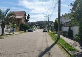 Casa à venda com 3 quartos, 142m², 2 vagas, Rua Alexandre de Gusmão no bairro Hípica em Porto Alegre