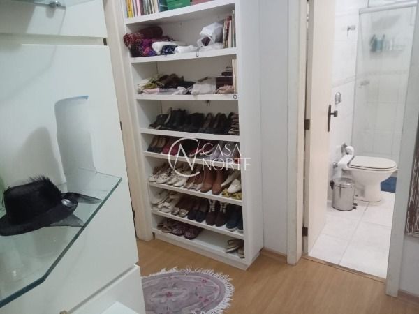 Casa à venda com 4 quartos, 409m², 1 suíte, 5 vagas, Travessa Escobar no bairro Camaquã em Porto Alegre