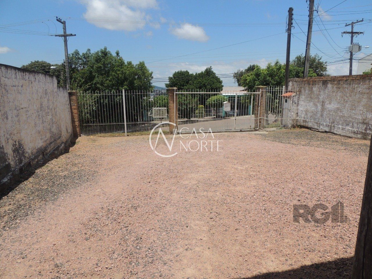 Terreno à venda  com 333m², Rua Serafim de Moraes Martins no bairro Vila Nova em Porto Alegre