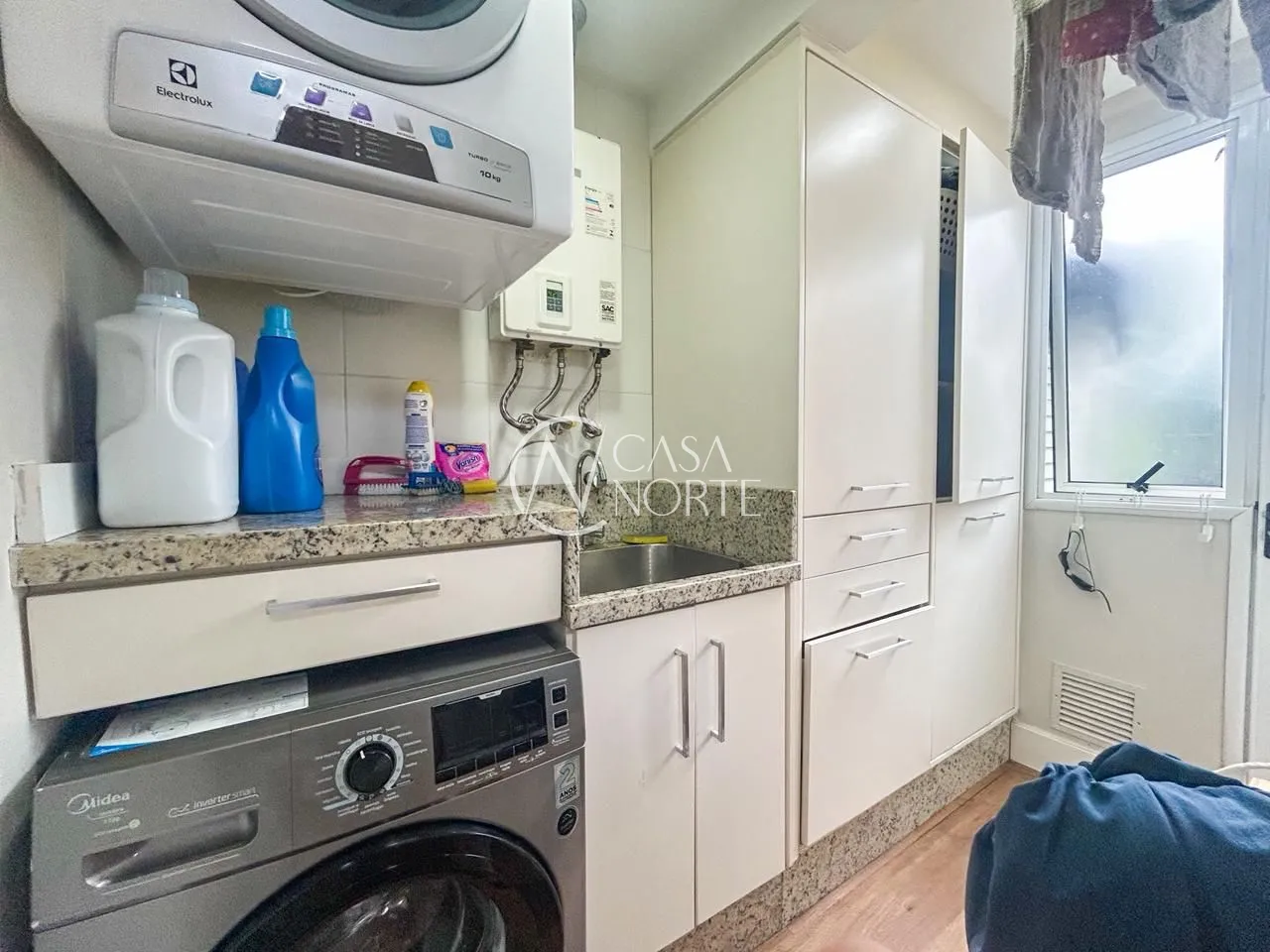 Casa de Condomínio à venda com 3 quartos, 219m², 1 suíte, 2 vagas, Avenida Engenheiro Ludolfo Boehl no bairro Teresópolis em Porto Alegre