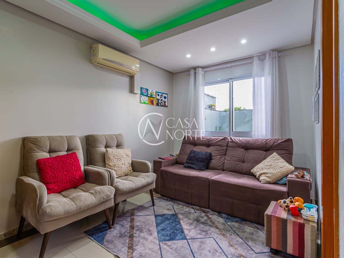 Casa à venda com 3 quartos, 182m², 2 suítes, 3 vagas, Rua Marechal Sampaio no bairro Jardim Floresta em Porto Alegre