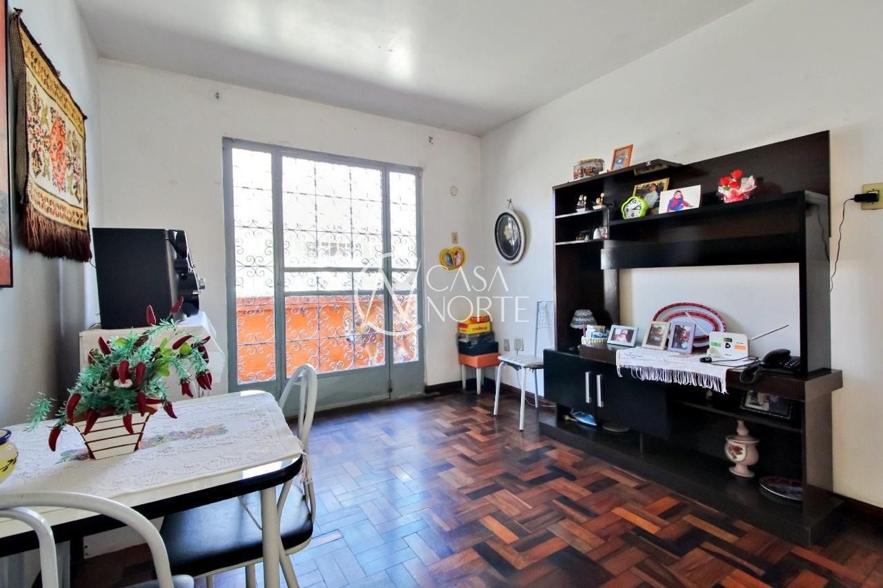 Casa à venda com 3 quartos, 64m², 1 vaga, Rua Doutor Mário Totta no bairro Cavalhada em Porto Alegre