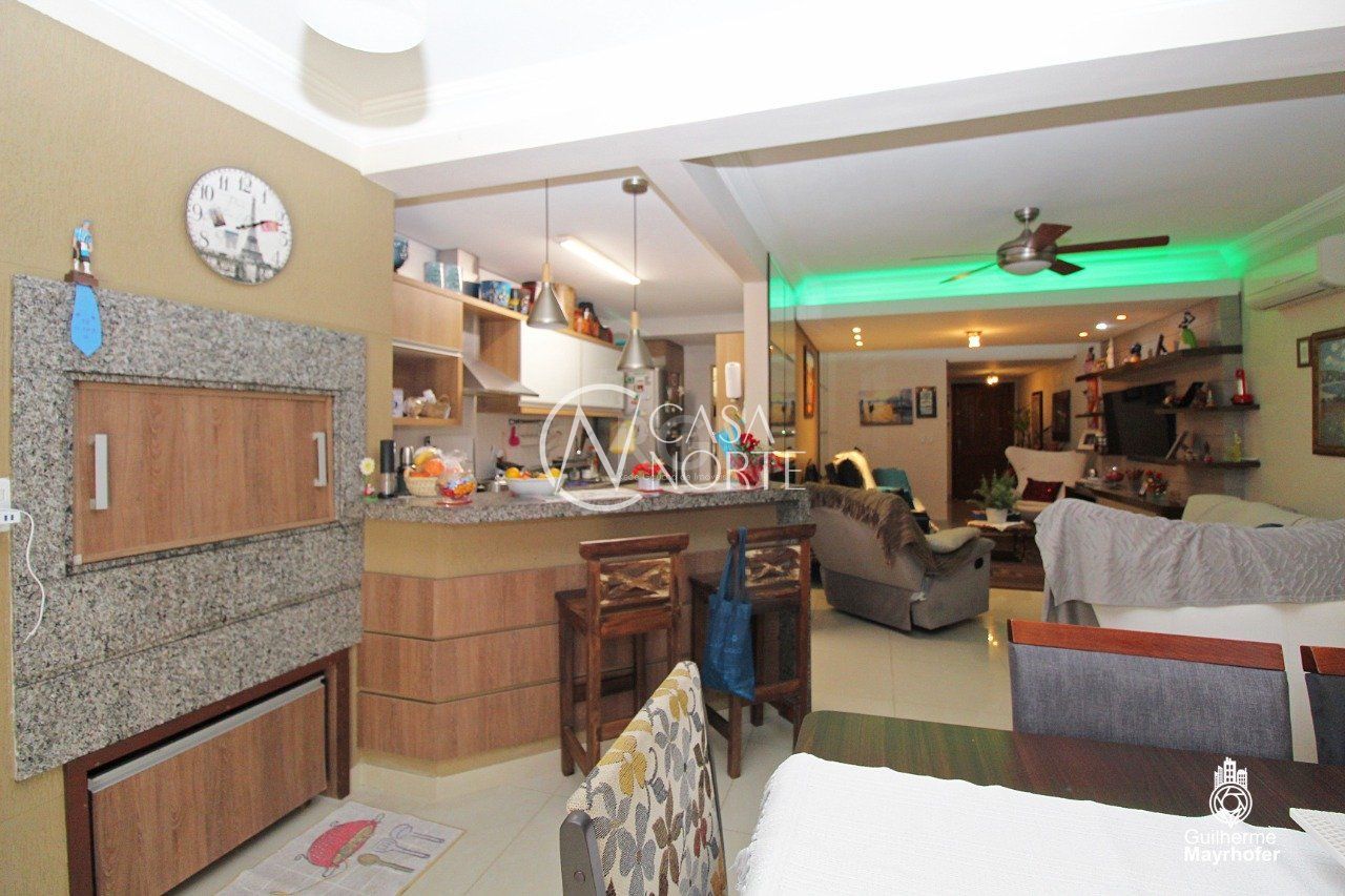 Casa à venda com 3 quartos, 227m², 1 suíte, 2 vagas, Rua Doutor Ernesto Ludwig, no bairro Chácara das Pedras em Porto Alegre