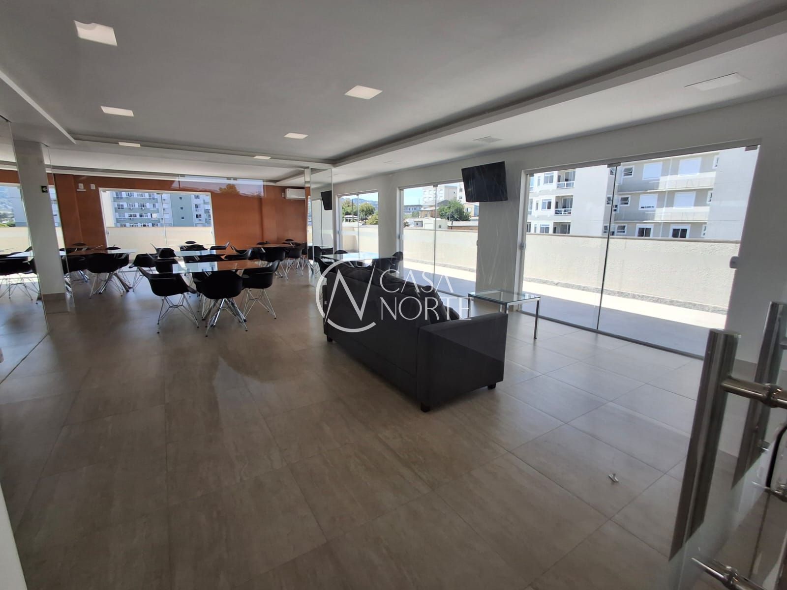 Apartamento à venda com 2 quartos, 56m², 1 suíte, 1 vaga, Sílvio Silveira Soares no bairro Cavalhada em Porto Alegre