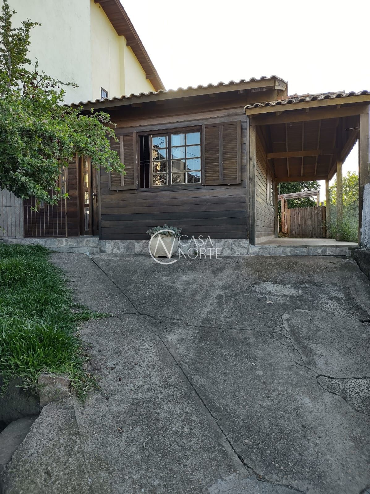 Casa à venda com 3 quartos, 70m², 2 vagas, Rua Professora Ziláh Totta no bairro Jardim Leopoldina em Porto Alegre