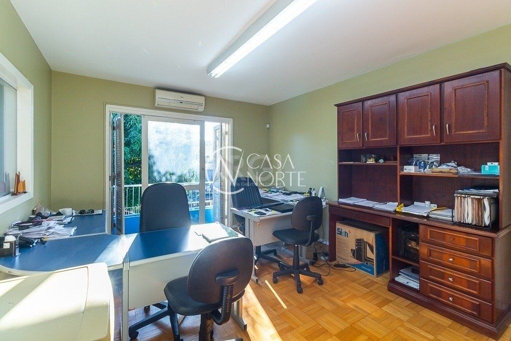 Casa à venda com 9 quartos, 354m², 5 vagas, Avenida Amazonas no bairro São Geraldo em Porto Alegre